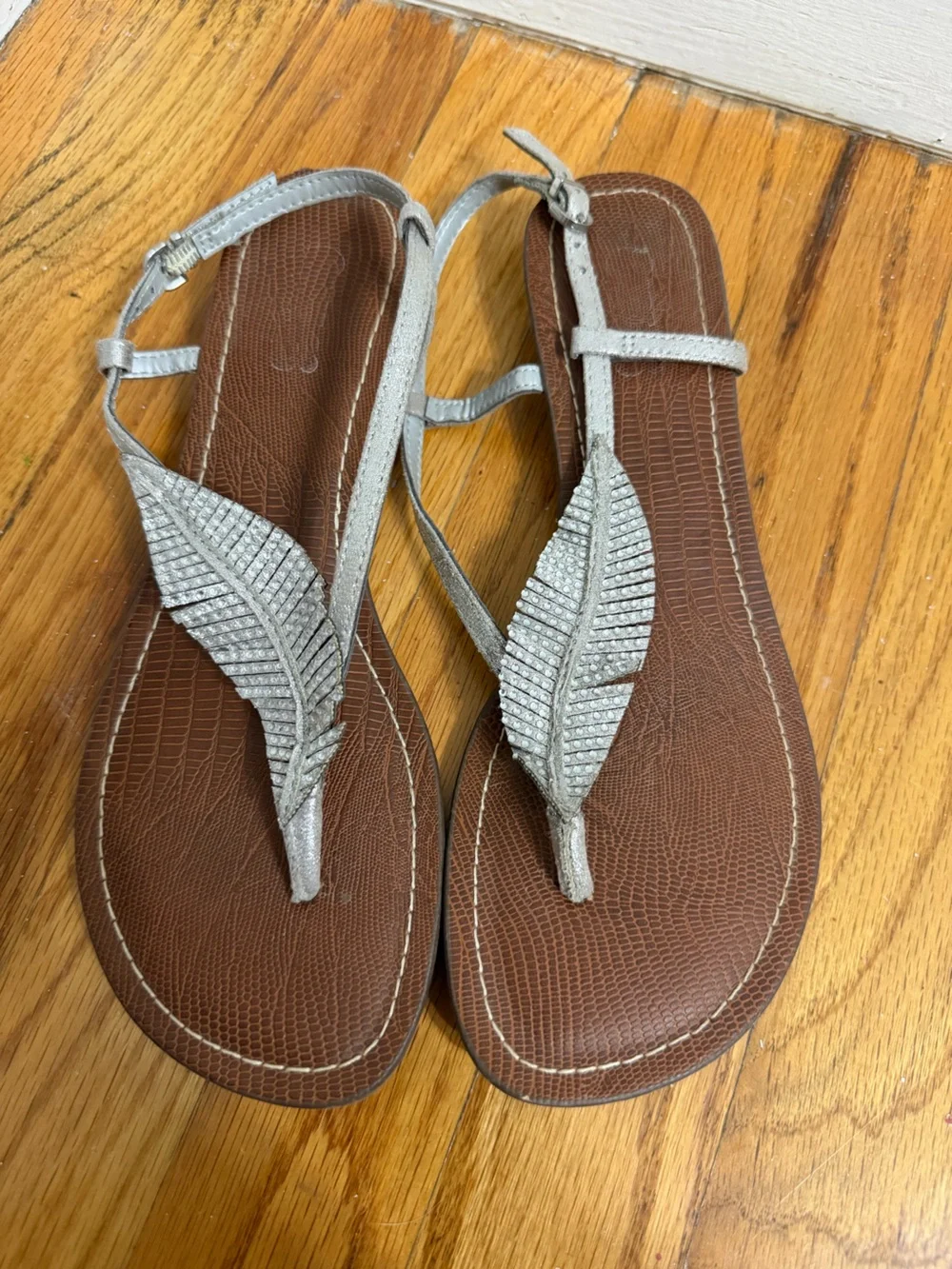 Carlos Santana Women's Silver Embellished Leaf T-Strap Sandals - Picture 1 of 4